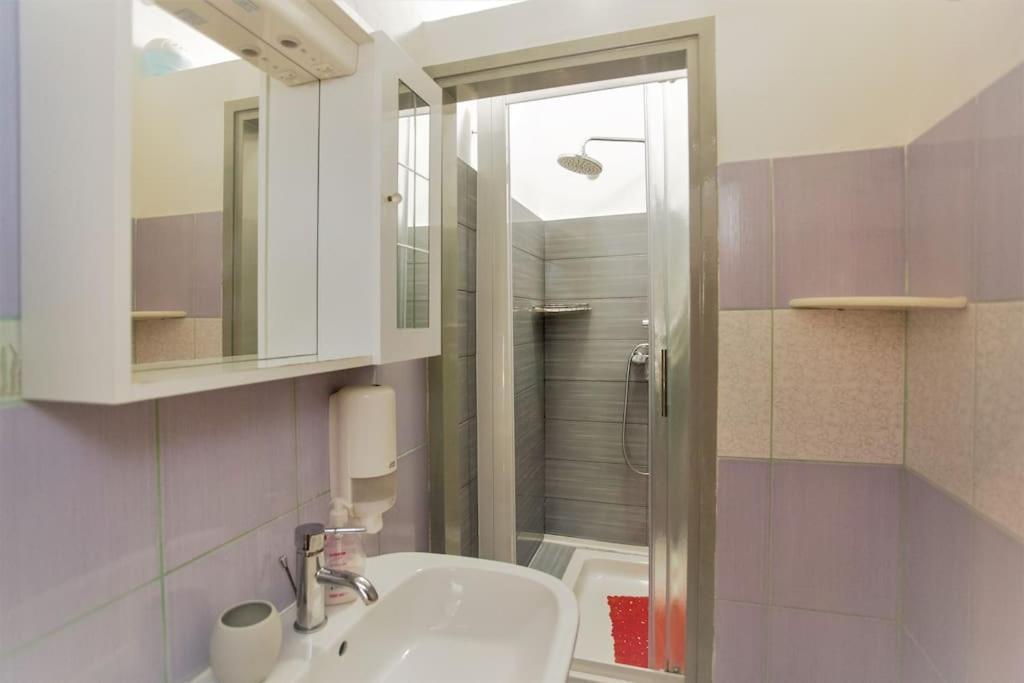 Apartman Den,Rovinj Oaza U Centru Grada I Besplatnim Parkingom Lägenhet Exteriör bild